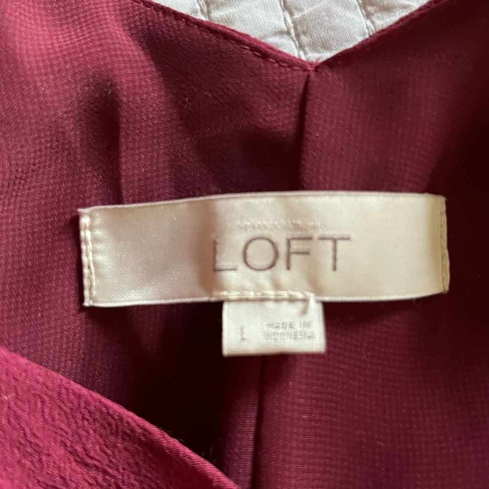 LOFT sleeveless top size L gently used burgundy - Picture 4 of 5